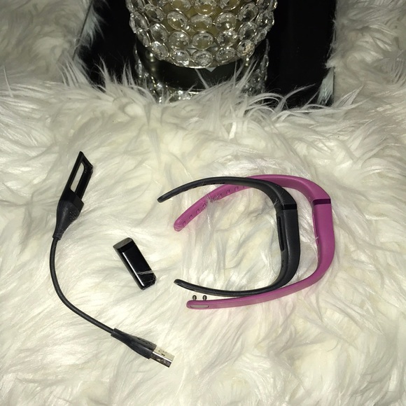 Fitbit plus charger and bands - Picture 1 of 4